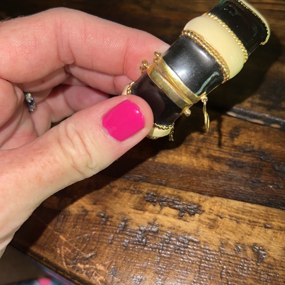 Chic GUC JCrew Black/White bangle style bracelet. - Picture 5 of 7